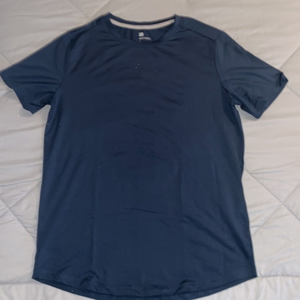 🚨All in motion - men’s moisture wick blue shirt, super soft! Size M